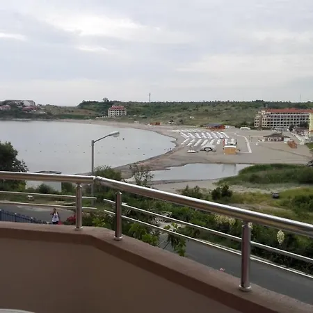 при куша Hotel Carevo